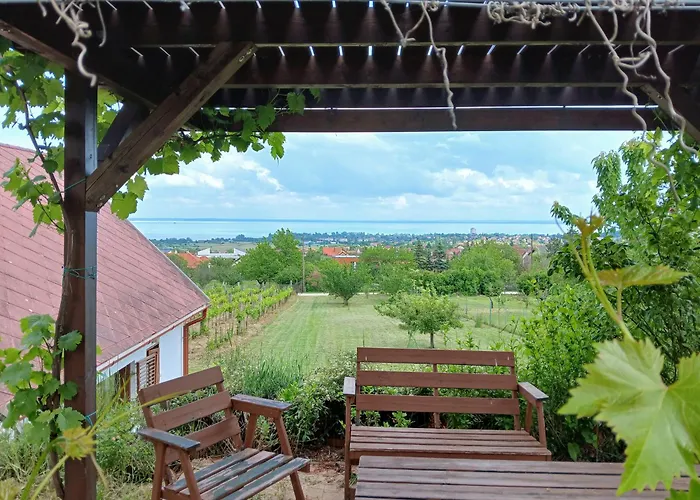 Nyugtatlak * Balatonalmádi