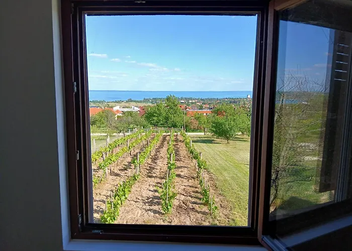 Nyugtatlak בית נופש Balatonalmádi